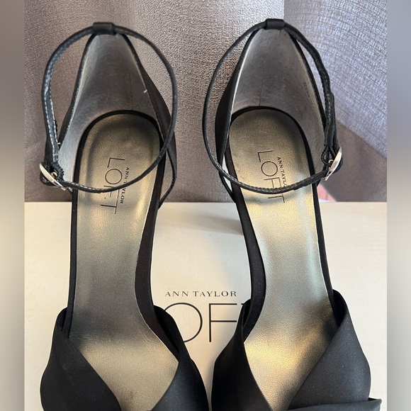Ann Taylor Loft Paula black satin heels size 6.5 - Picture 3 of 8